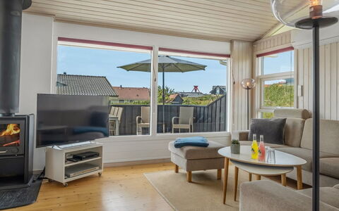 Nedelko - 250M from the Sea: Holz, Interior Design, Möbel, Flooring, Fussboden, Decke, Tabelle, Zuhause, Wohnzimmer, Zimmer