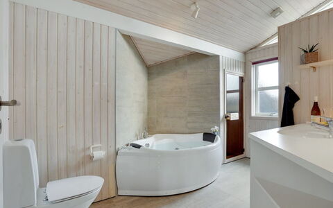 Nedelko - 250M from the Sea: Wand, Flooring, Interior Design, Fussboden, Armatur, Decke, Badezimmer, Zimmer, Badewanne, Zuhause