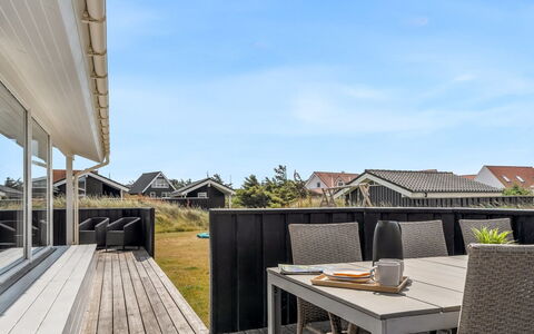 Nedelko - 250M from the Sea: Holz, Die Architektur, Veranda, Dach, Zuhause, Deck, Verbundwerkstoff, Schatten, Planke, Holzboden