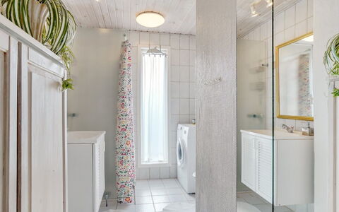 Ingebritt - 1.5Km from the Sea: Interior Design, Wand, Flooring, Fussboden, Armatur, Decke, Light Fixture, Badezimmer, Beleuchtung, Badezimmerschrank