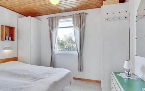 Ingebritt - 1.5Km from the Sea: Interior Design, Wand, Möbel, Flooring, Fussboden, Holz, Bett, Decke, Schlafzimmer, Zimmer