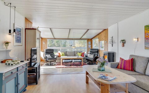 Ingebritt - 1.5Km from the Sea: Möbel, Interior Design, Couch, Flooring, Decke, Holz, Fussboden, Wohnzimmer, Zimmer, Beleuchtung