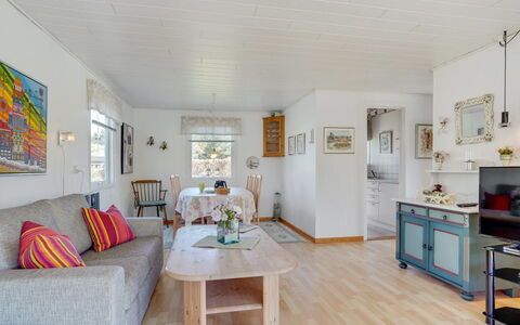 Ingebritt - 1.5Km from the Sea: Möbel, Zuhause, Interior Design, Decke, Fussboden, Hütte, Wohnzimmer, Zimmer, Couch, Stuhl