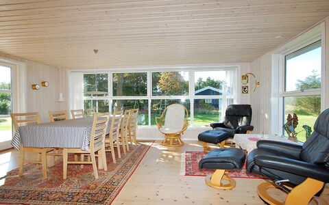 Tomke - 1.7Km from the Sea: Dach, Zuhause, Tür, Hütte, Schatten, Abstellgleis, Garten, Estate, Hinterhof