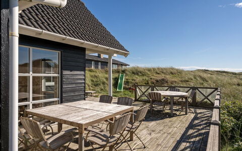 Maren - 150M from the Sea: Holz, Dach, Hütte, Hartholz, Planke, Veranda, Deck, Holzboden, Gartenmöbel