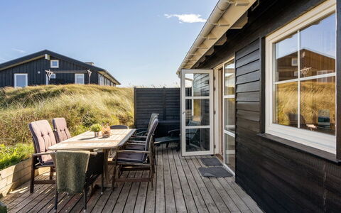 Maren - 150M from the Sea: Holz, Flooring, Interior Design, Fussboden, Möbel, Holzboden, Zimmer, Decke, Holzbeize, Hartholz