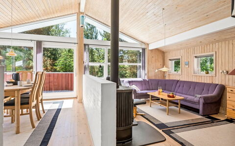 Anneke - 2Km from the Sea: Holz, Interior Design, Decke, Flooring, Zuhause, Fussboden, Möbel, Wohnzimmer, Hütte, Tür