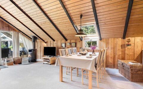 Maritha - 950M from the Sea: Holz, Interior Design, Decke, Flooring, Möbel, Fussboden, Dachboden, Strahl, Holzboden, Hartholz