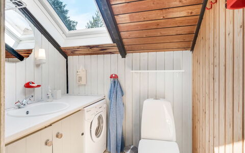 Maritha - 950M from the Sea: Holz, Armatur, Flooring, Interior Design, Fussboden, Decke, Zapfhahn, Installation, Badezimmer, Sinken