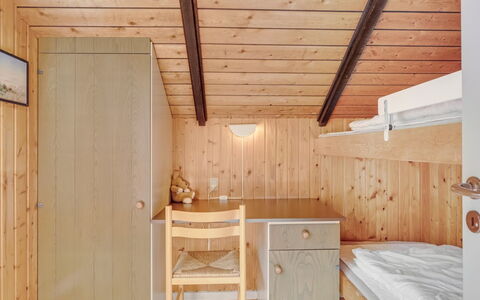 Maritha - 950M from the Sea: Holz, Interior Design, Decke, Flooring, Fussboden, Möbel, Zimmer, Schlafzimmer, Holzbeize, Bett
