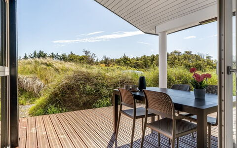Danila - 600M from the Sea: Holz, Möbel, Holzboden, Flooring, Fussboden, Veranda, Interior Design, Stuhl, Decke, Hartholz
