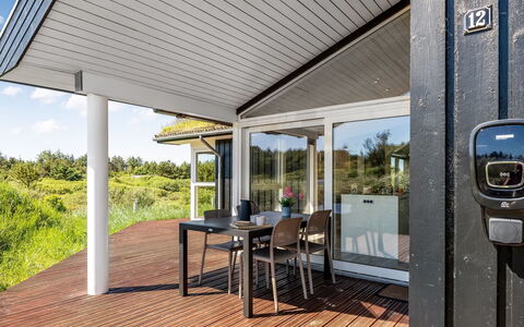 Danila - 600M from the Sea: Veranda, Dach, Die Architektur, Zuhause, Tür, Verbundwerkstoff, Schatten, Deck, Hütte, Abstellgleis