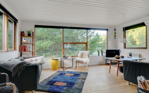 Antoinetta - 900M from the Sea: Möbel, Interior Design, Flooring, Holz, Fussboden, Wohnzimmer, Decke, Couch, Zimmer, Beleuchtung
