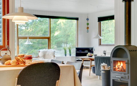 Antoinetta - 900M from the Sea: Möbel, Interior Design, Flooring, Holz, Decke, Fussboden, Light Fixture, Beleuchtung, Wohnzimmer, Stuhl