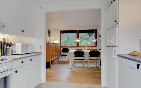 Antoinetta - 900M from the Sea: Holz, Interior Design, Flooring, Möbel, Decke, Fussboden, Zuhause, Küche, Holzboden, Zimmer
