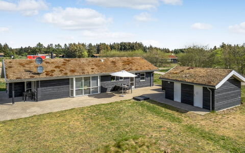 Frerich - 1.5Km from the Sea: Haus, Zuhause, Tür, Dach, Hütte, Estate, Garten, Schatten, Abstellgleis, Garten