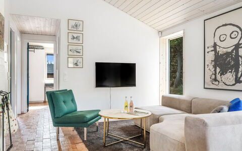 Kadife - 750M from the Sea: Möbel, Interior Design, Flooring, Couch, Fussboden, Wand, Wohnzimmer, Holz, Zimmer, Decke