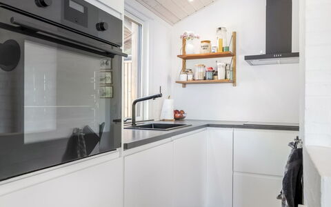 Kadife - 750M from the Sea: Küchengerät, Küche, Major Appliance, Interior Design, Countertop, Flooring, Cabinetry, Haushaltsgerät, Holz, Decke