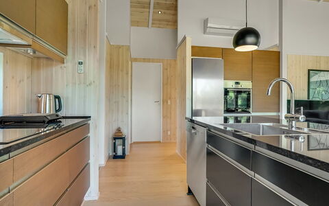Ilmarinen - 561M from the Sea: Küche, Countertop, Flooring, Interior Design, Holz, Küchengerät, Cabinetry, Decke, Möbel, Fussboden