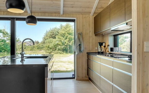 Ilmarinen - 561M from the Sea: Küche, Küchengerät, Countertop, Hartholz, Haushaltsgerät, Holzbeize, Sperrholz, Cabinetry, Holzboden, Armatur