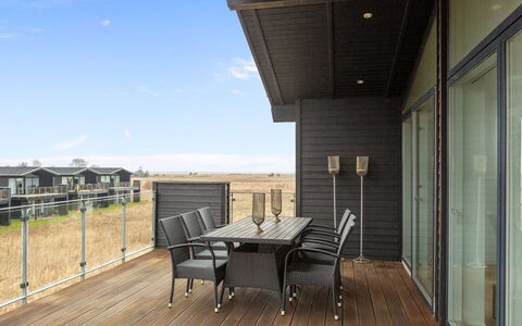 Gerniot - 500M from the Sea: Die Architektur, Dach, Zuhause, Verbundwerkstoff, Daylighting, Abstellgleis, Auffahrt
