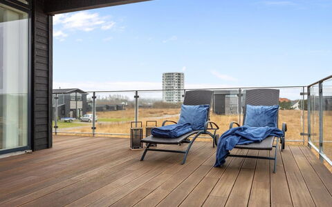 Gerniot - 500M from the Sea: Die Architektur, Dach, Zuhause, Verbundwerkstoff, Daylighting, Abstellgleis, Auffahrt