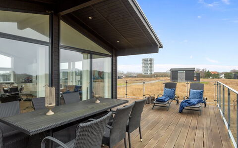 Gerniot - 500M from the Sea: Die Architektur, Dach, Zuhause, Verbundwerkstoff, Daylighting, Abstellgleis, Auffahrt