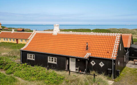 Armina - 75M from the Sea: Dach, Hütte, Zuhause, Bauernhaus, Hütte, Scheune