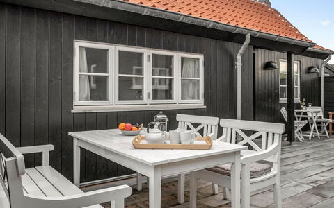 Armina - 75M from the Sea: Holz, Möbel, Tabelle, Tür, Gartenmöbel, Fussboden, Zuhause, Hartholz, Tisch Im Freien, Planke