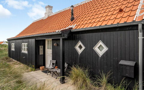 Armina - 75M from the Sea: Haus, Zuhause, Dach, Wohngebiet, Hütte, Estate, Bauernhaus, Rasen, Landscaping, Abstellgleis