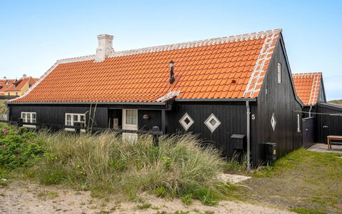 Armina - 75M from the Sea: Haus, Zuhause, Dach, Wohngebiet, Hütte, Estate, Bauernhaus, Rasen, Landscaping, Abstellgleis