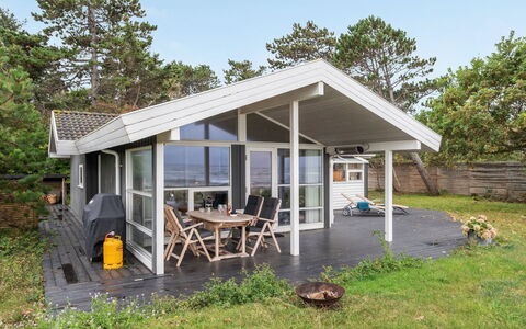 Pascal - 25M from the Sea: Haus, Zuhause, Dach, Hütte, Strauch, Abstellgleis, Tür, Garten, Bauernhaus