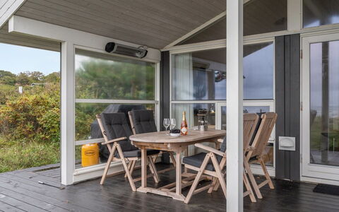 Pascal - 25M from the Sea: Haus, Zuhause, Dach, Hütte, Strauch, Abstellgleis, Tür, Garten, Bauernhaus