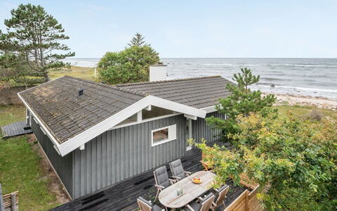 Pascal - 25M from the Sea: Zuhause, Haus, Hütte, Meer, Küste, Estate, Ozean, Ufer, Veranda, Hartholz