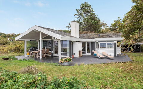 Pascal - 25M from the Sea: Dach, Zuhause, Haus, Hütte, Tür, Estate, Bauernhaus, Auffahrt, Abstellgleis, Veranda