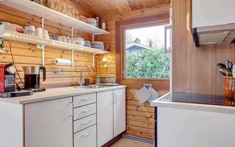Agda - 100M from the Sea: Küche, Countertop, Küchengerät, Holz, Major Appliance, Interior Design, Cabinetry, Sinken, Flooring, Spüle