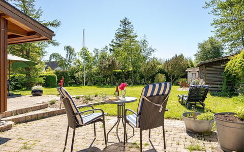 Agda - 100M from the Sea: Möbel, Strauch, Garten, Gartenmöbel, Grundstueck, Stuhl, Schatten, Ground, Landscaping