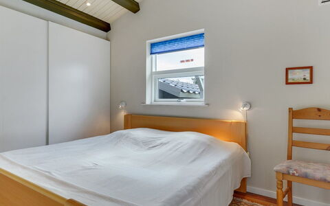 Gull - 150M from the Sea: Holz, Decke, Interior Design, Fussboden, Flooring, Schlafzimmer, Bett, Zimmer, Möbel, Zuhause