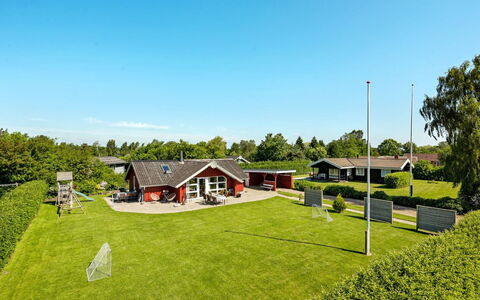 Thorgot - 400M from the Sea: Strauch, Urban Design, Ground, Backstein, Wohnung, Estate, Mauerwerk, Balkon, Landscaping