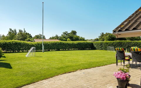 Thorgot - 400M from the Sea: Strauch, Urban Design, Ground, Backstein, Wohnung, Estate, Mauerwerk, Balkon, Landscaping