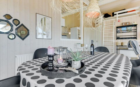 Fridtjof - 100M from the Sea: Möbel, Interior Design, Light Fixture, Tabelle, Stuhl, Decke, Esszimmer, Küche & Esszimmer Tisch, Textil, Beleuchtung