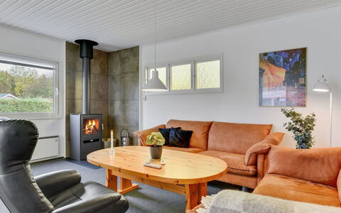 Cenia - 450M from the Sea: Möbel, Flooring, Interior Design, Holz, Fussboden, Decke, Couch, Wohnzimmer, Zimmer, Beleuchtung