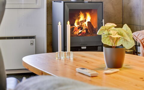 Cenia - 450M from the Sea: Feuerstelle, Flooring, Möbel, Interior Design, Holzofen, Fussboden, Wohnzimmer, Kamin