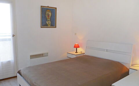Hameau de Provence: Zimmer, Eigentum, Schlafzimmer, Möbel, Bett, Fussboden, Wand, Bettdecke, Interior Design, Bettrahmen
