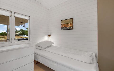 Heinke - 2Km from the Sea: Holz, Decke, Tür, Hartholz, Planke, Holzbeize, Abstellgleis, Schlafzimmer, Design, Bett
