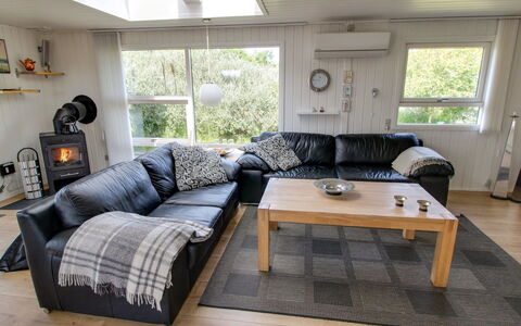 Aatos - 500M from the Sea: Möbel, Couch, Flooring, Fussboden, Interior Design, Holz, Wohnzimmer, Holzboden, Zuhause, Zimmer