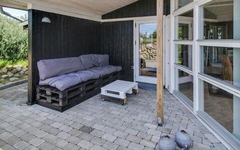 Aatos - 500M from the Sea: Holz, Flooring, Fussboden, Tür, Möbel, Verbundwerkstoff, Decke, Veranda, Schatten, Hartholz