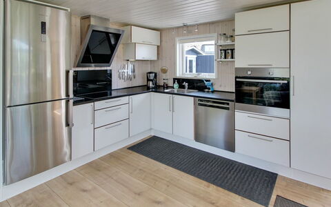 Aatos - 500M from the Sea: Flooring, Holz, Küche, Fussboden, Interior Design, Holzboden, Decke, Major Appliance, Countertop, Küchengerät