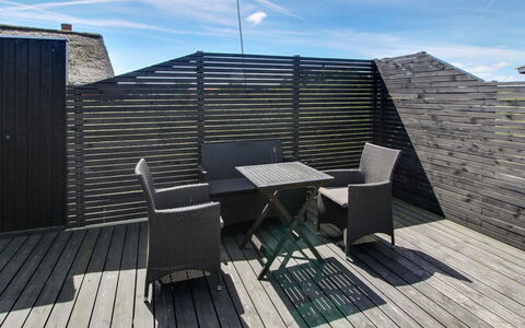 Aatos - 500M from the Sea: Holz, Deck, Gartenmöbel, Holzboden, Hartholz, Planke, Verbundwerkstoff, Schatten, Balkon