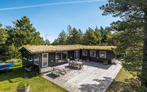 Elin - 3Km from the Sea: Dach, Grundstueck, Hütte, Zuhause, Ländliches Gebiet, Schuppen, Abstellgleis, Gartenbauten, Blockhaus, Hütte